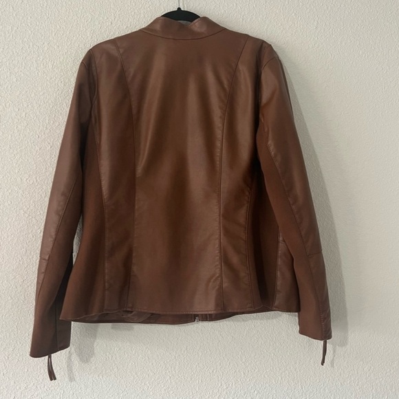 Kaari Blue Curvy Women’s Faux Leather Jacket Size Lar - Picture 2 of 6